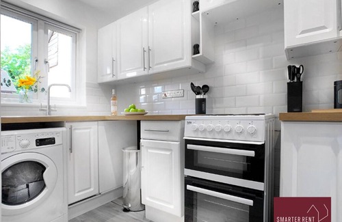 West End Casa | Woking - Parking, Garden, 2Bed