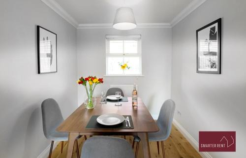 Wokingham Apartamento | Wokingham - 2 Bedroom Ground Floor Flat - With Parking