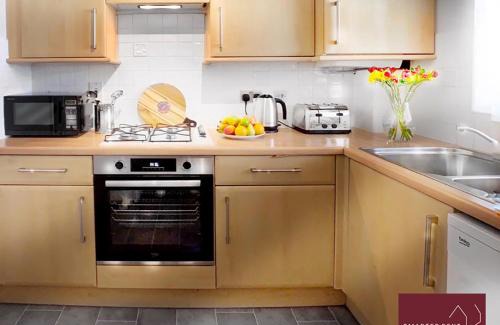 Wokingham Apartamento | Wokingham - 2 Bedroom Ground Floor Flat - With Parking