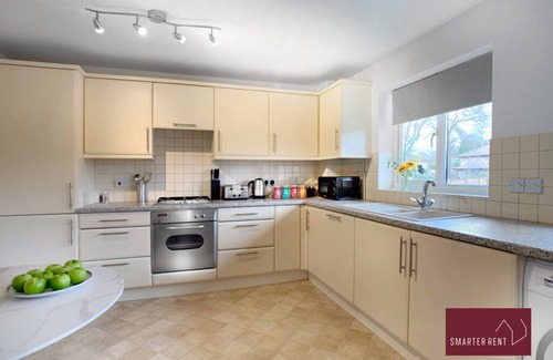Wokingham Apartamento | Wokingham - Maisonette, Communal Garden