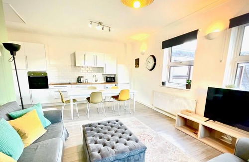 Wokingham Apartamento | Wokingham Stylish 4 bedroom Townhouse Central Wokingham 41