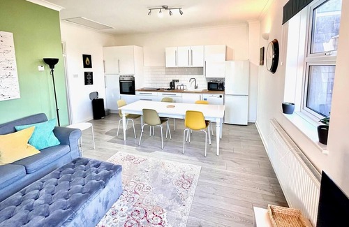 Wokingham Apartamento | Wokingham Stylish 4 bedroom Townhouse Central Wokingham 41