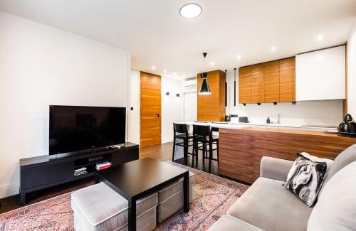 Powazki Apartamento | Wola Luxury Wooden Apartment by BookingHost