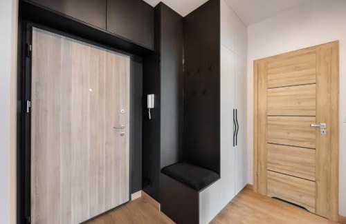 Powazki Apartamento | Wola Skwer Happy Apartment by BookingHost