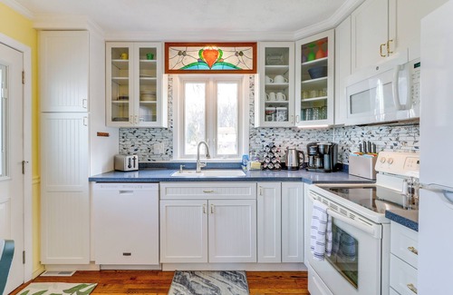Wolcott Casa | Wolcott Home w/ Deck: Near Connecticut Attractions