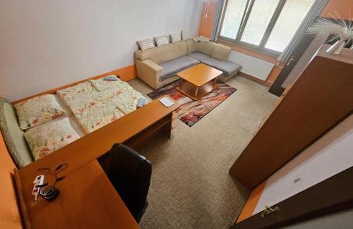 Povazska Bystrica Apartamento | WOLF APARTMAN Luxusné a ubytovanie s plnou výbavou s Bezplatným parkovaním Plochou TV a Optickým Internetom Priamo v Považskej Bystrici Tichá lokalita s Všade blízko Vhodné pre Jednotlivcov Rodiny Pracovné cesty Turistiku aj Oddych Plne vybavená Kuchyňa