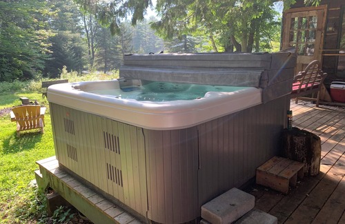 Wilmington Cabina | Wolf Dome at the Adirondack Wildlife Refuge, Sleeps two, One Night Minimum