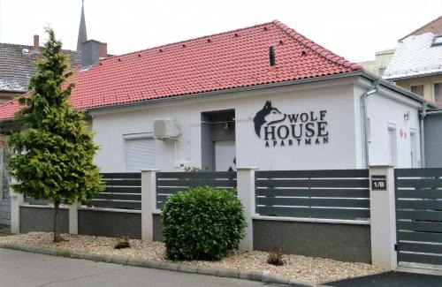 Zalaegerszeg Apartamento | Wolf House Apartman