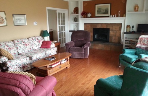 Wolfe Island Otro | Wolfe Island Bayview Farmhouse