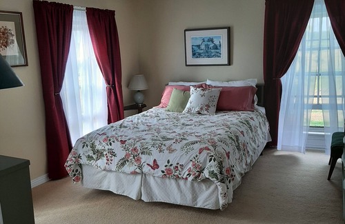 Wolfe Island Otro | Wolfe Island Bayview Farmhouse