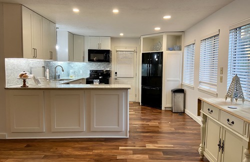 Rabun Gap Casa | Wolffork Valley-minutes to Clayton and Dillard. Creekside 2 king-2 full baths.