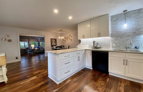Rabun Gap Casa | Wolffork Valley-minutes to Clayton and Dillard. Creekside 2 king-2 full baths.