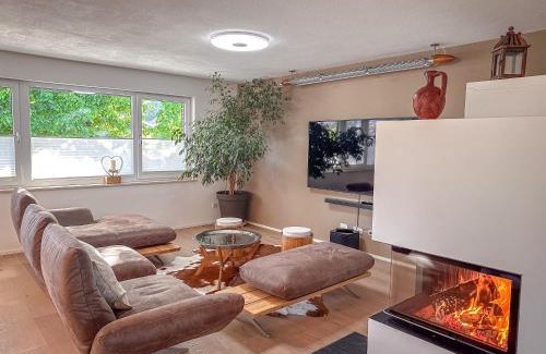 Kiefersfelden Apartamento | wolke 7, Alpenblick mit Eleganz, Kingsizebett, Kamin, Terrasse mit Grill, Garten