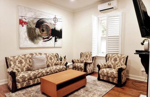 Wollongong CBD Casa | Wollongong CBD home with parking, Wi-Fi, AC near to hospital, train & stadium