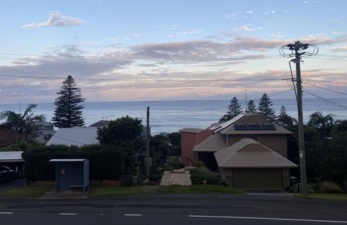 Wombarra Casa | Wombarra Sea View House on Lawrence Hargrave Drive