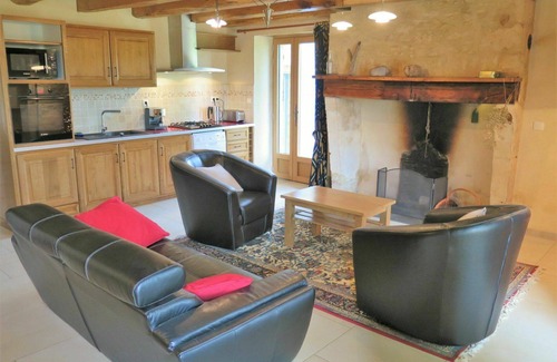 Blanquefort-sur-Briolance Casa | Casa de vacaciones con WIFI, TV, terraza, mascotas permitida, vista panorámica, aparcamiento
