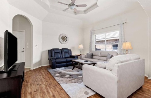 Southside Casa | Wonder Getaway home near Lackland and SeaWorld!