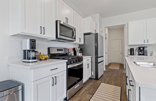 Solon Mills Condominio | Wonder Lake Elegance: Serene 2BR Townhome Retreat