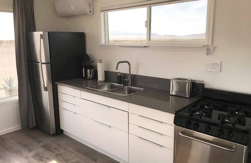 Wonder Valley Casa | ¡NUEVO! Wonder Valley Sky - Un hermoso retiro moderno de Joshua Tree