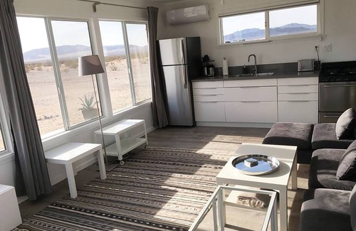 Wonder Valley Casa | ¡NUEVO! Wonder Valley Sky - Un hermoso retiro moderno de Joshua Tree
