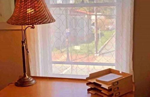 Winchester Apartamento | WonderClock House downtown vintage duplex w/ porches, steps to Handley Library