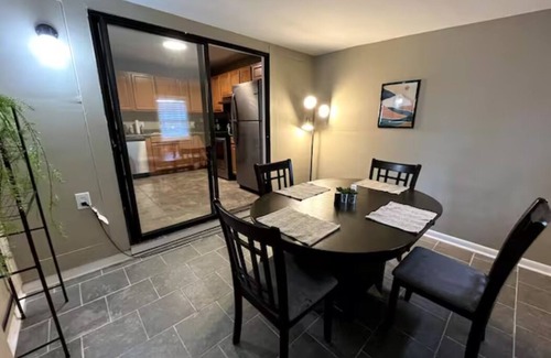 Warner Robins Condominio | Wonderful 2-BR Condo/3mi. from Aviation Museum
