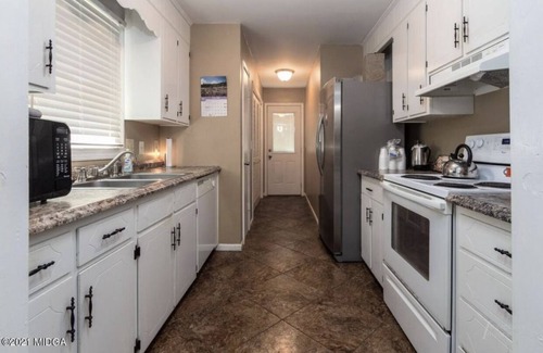 Macon Casa | Wonderful 3/2 with large enclosed yard for pets.