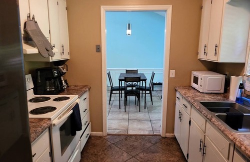 Macon Casa | Wonderful 3/2 with large enclosed yard for pets.