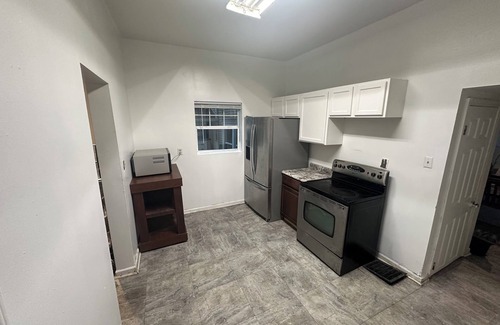 Near Eastside Casa | Wonderful 3-bedroom house with AC in Indianapolis