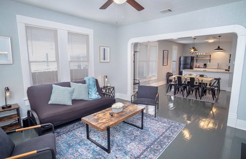 Nevada Street Cabaña | Wonderful 3 BR 2 BA Near Downtown