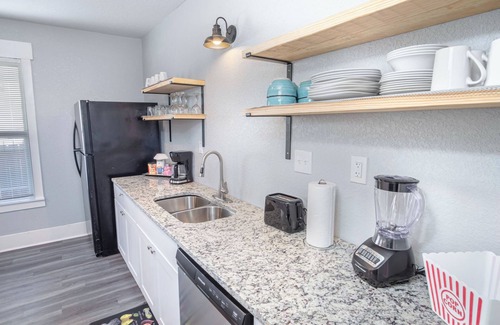 Nevada Street Cabaña | Wonderful 3 BR 2 BA Near Downtown