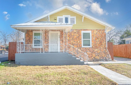 Nevada Street Cabaña | Wonderful 3 BR 2 BA Near Downtown