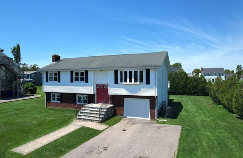 Eastward Look Casa | Wonderful 4 Bedroom Home for the Summer!