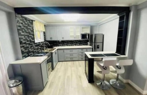 Orange Hill Apartamento | Wonderful 4-bedroom combined apartment with AC in Carnbee