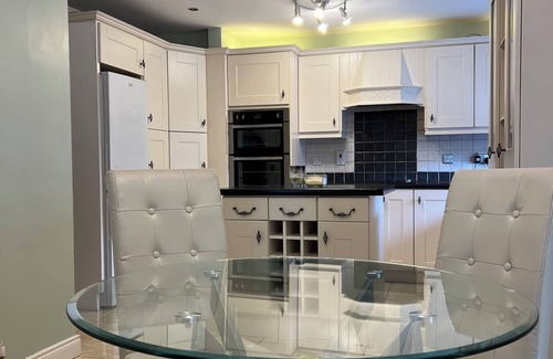 Newry Casa | Wonderful 4-bedroom house in Newry Central