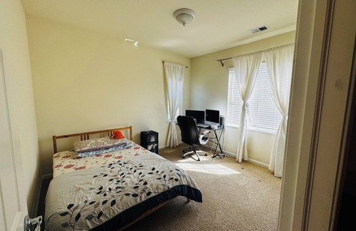 Livermore Casa | Wonderful 5-bedroom house with AC in charming Livermore available
