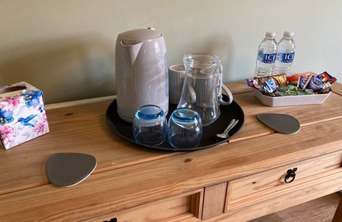 Holworth Apartamento | Wonderful accommodation with double bedroom en-suite shower, lounge and WiFi