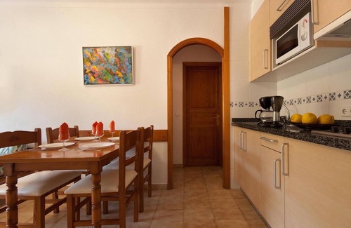 Cala San Vicente Apartamento | Maravilloso apartamento "Pinos Altos T2" con piscina, Wi-Fi, balcón y terraza