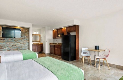 Historic Downtown Kissimmee Complejo | Wonderful Apt Hotel with Pool in Kissimmee 1