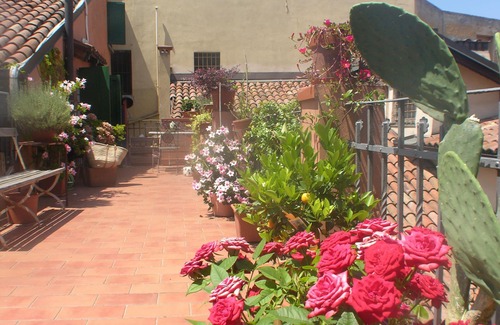 Historic Center Apartamento | Maravilloso ático con dos terrazas a pocos minutos a pie de la Piazza Maggiore.