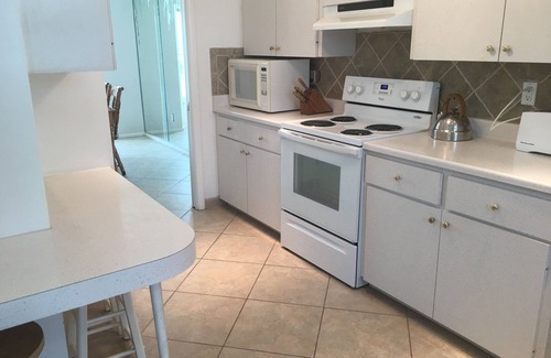 Gulf Gate Estates Casa | Wonderful Beach Escape W/Private Salt Water Heated Pool.
