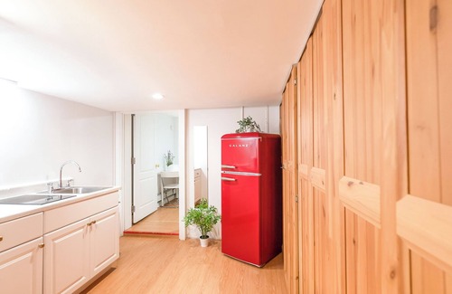 East Flushing Apartamento | Wonderful Budget 2-3 Bedroom Apartment with Wi-Fi, AC in charming Queens