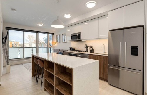 Sunnyside Apartamento | *Wonderful* City View Condo in Trendy Kensington