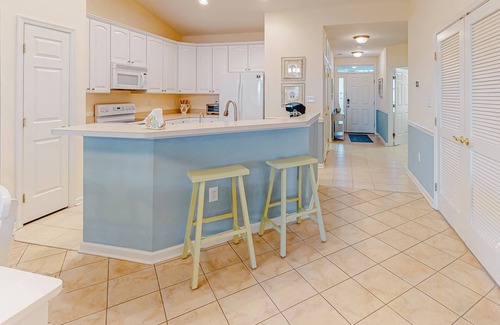 Sunset Island Condominio | Wonderful Condo in Bayside Complex w/Shared Pool, Private Washer/Dryer, WiFi