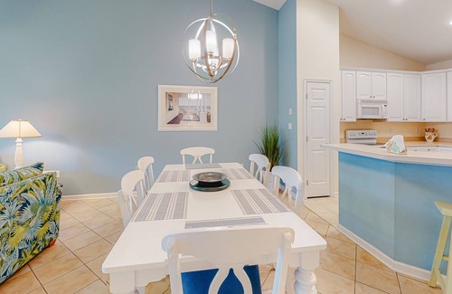 Sunset Island Condominio | Wonderful Condo in Bayside Complex w/Shared Pool, Private Washer/Dryer, WiFi