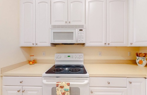 Sunset Island Condominio | Wonderful Condo in Bayside Complex w/Shared Pool, Private Washer/Dryer, WiFi