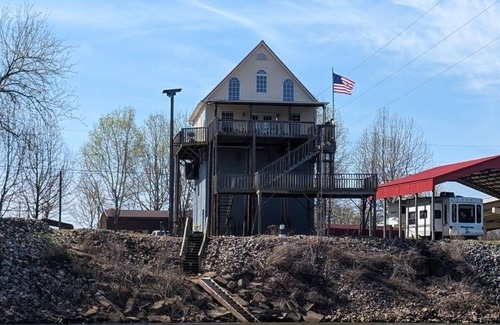 Morris Chapel Cabaña | Wonderful cottage on the Tennessee River Crump Tn.