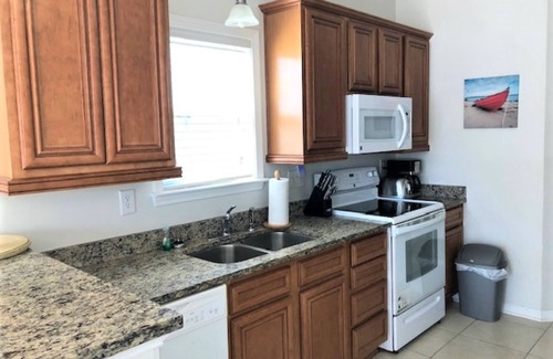 Myrtle Beach Cabaña | Wonderful Cottage by the Soft Sand Beach