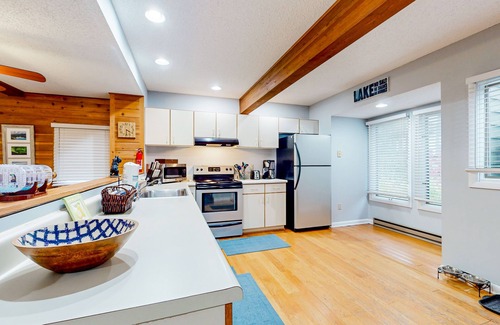 McHenry Casa | Wonderful dog-friendly ski-in/out retreat with balcony, spacious deck, & W/D