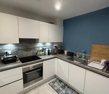 London Borough of Hounslow Casa | Wonderful en-suite bedroom - Stay with Bruno